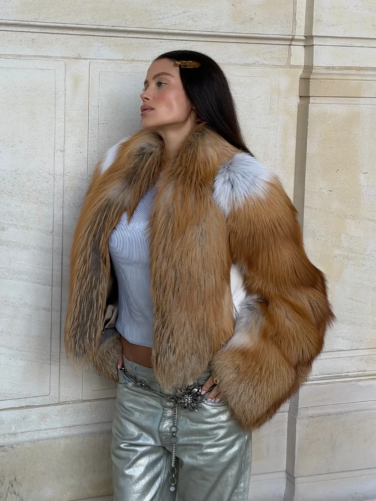 سترة صوفية قصيرة بياقة من الفرو المصبوغ للنساء على الموضة مع طية صدر السترة وأكمام طويلة سترات فضفاضة مرقعة واحدة الصدر ملابس خارجية شتوية 2025