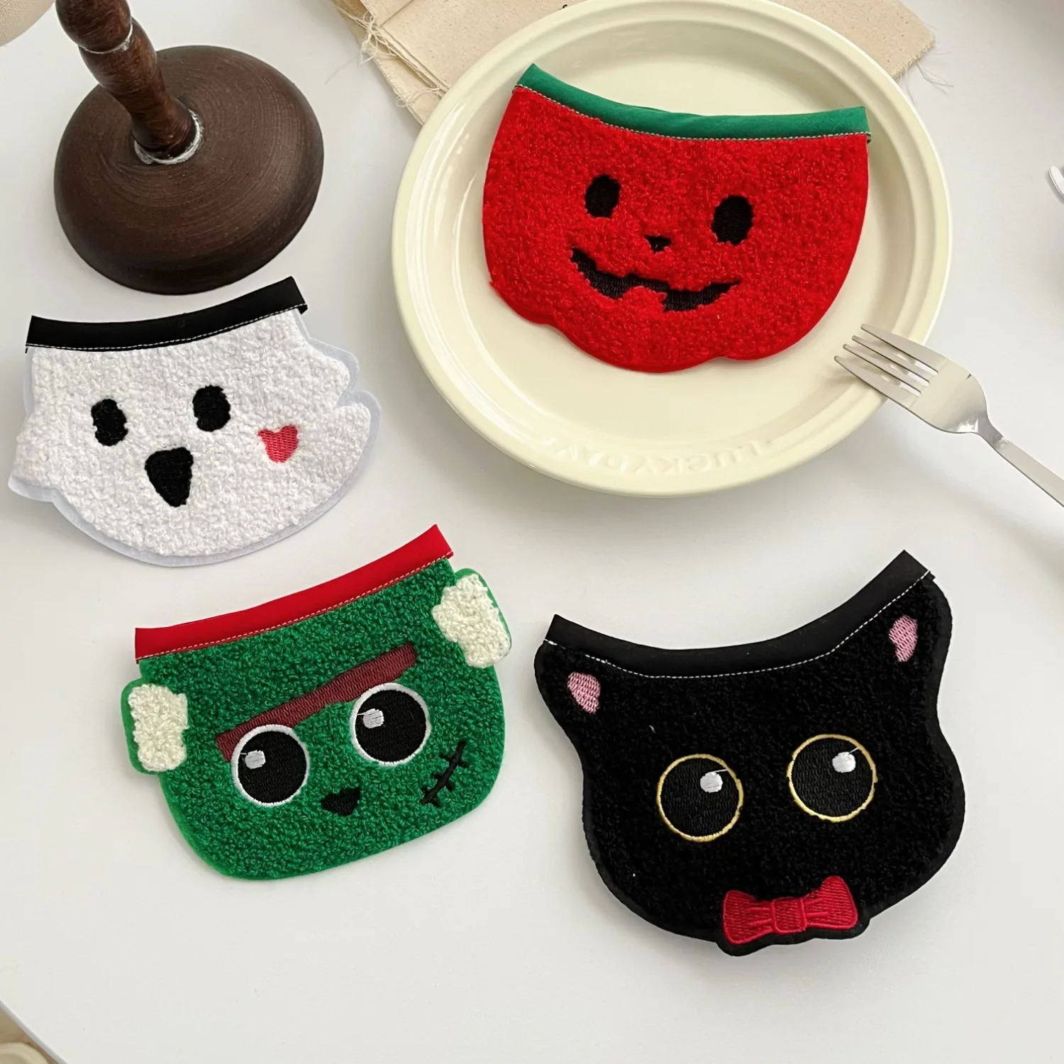 

Pet Bib Halloween Cartoon Cat Dog Bib Party Funny Saliva Towel Scarf Pets Accessories