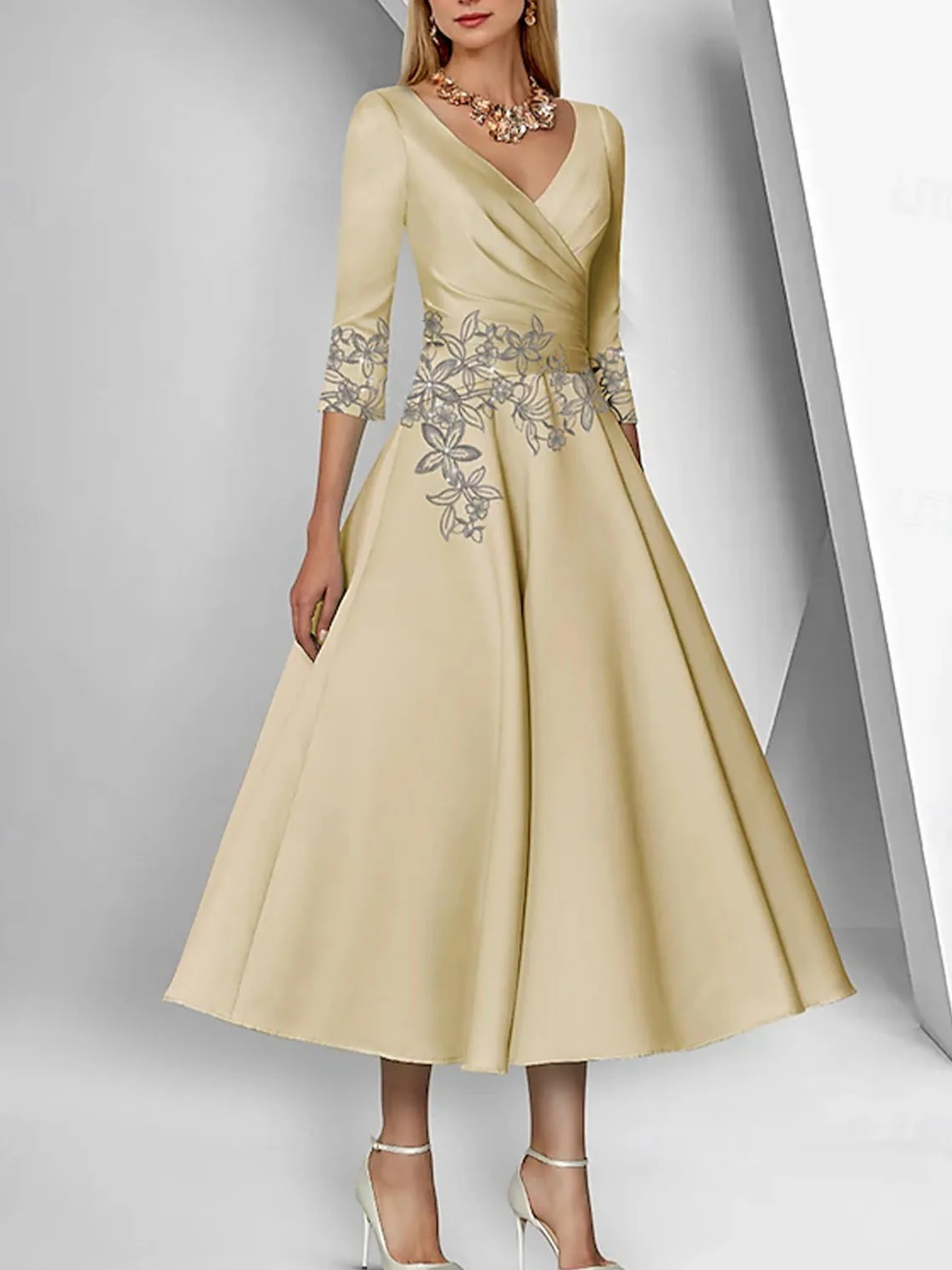 

Элегантное модное вечернее платье трапециевидной формы, атласное платье с v-образным вырезом, длиной до чая, с рукавами 3/4, аппликациями, свадебное платье для гостей, 2025, бесплатный индивидуальный заказ