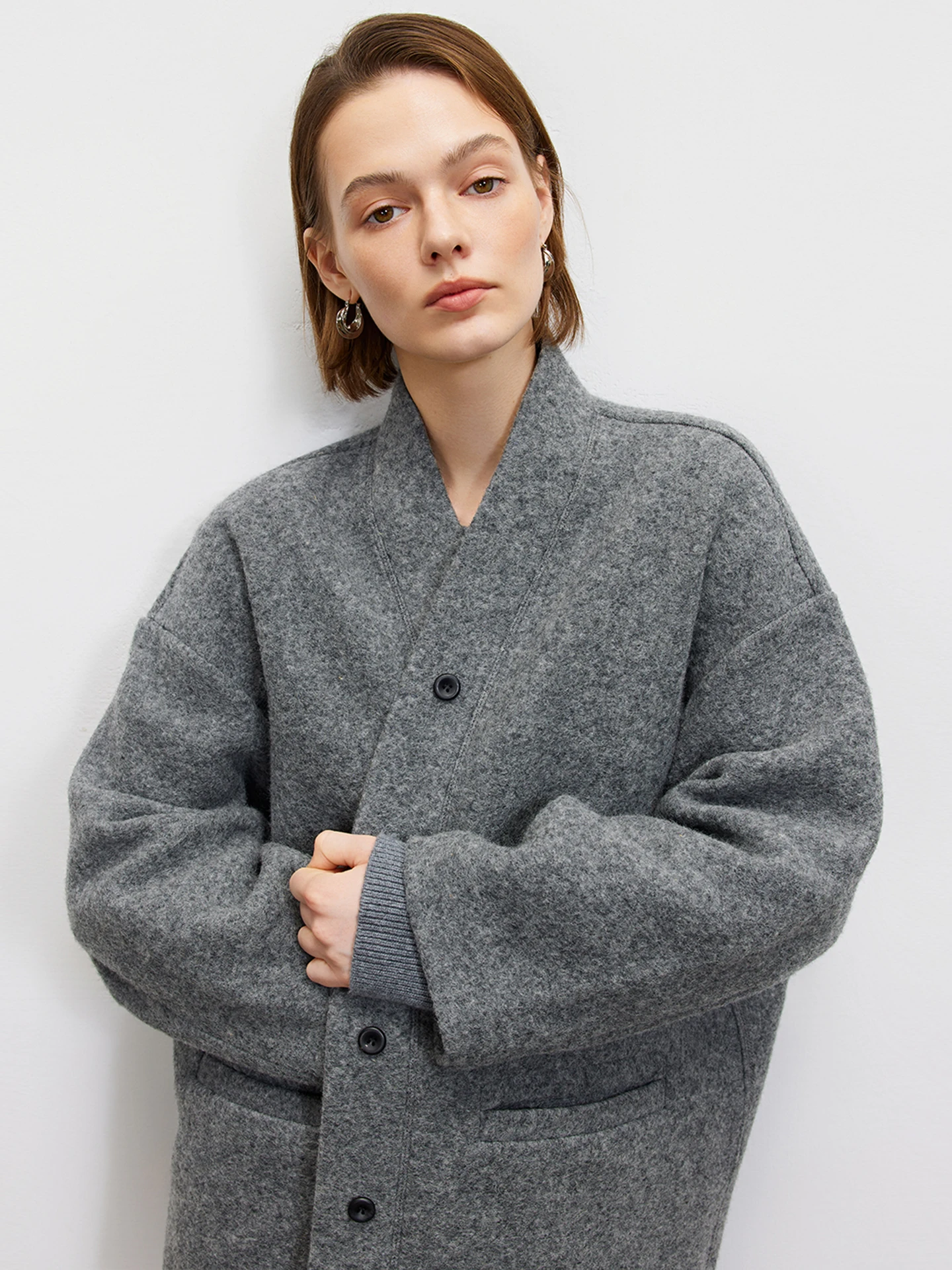 

LUR 2025 Autumn Winter New Casual Retro Woolen Coat Women's Mid-Length Premium Woolen Cashmere Coat Simple Commute Style V-Neck