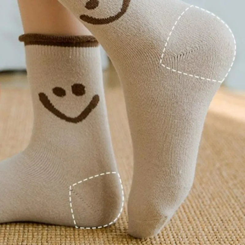 Multicolor Smiling Face Sock Girls Enhance Temperament Cotton Middle Tube Socks Women Sports Fitness Wear Resistant Snug Hosiery