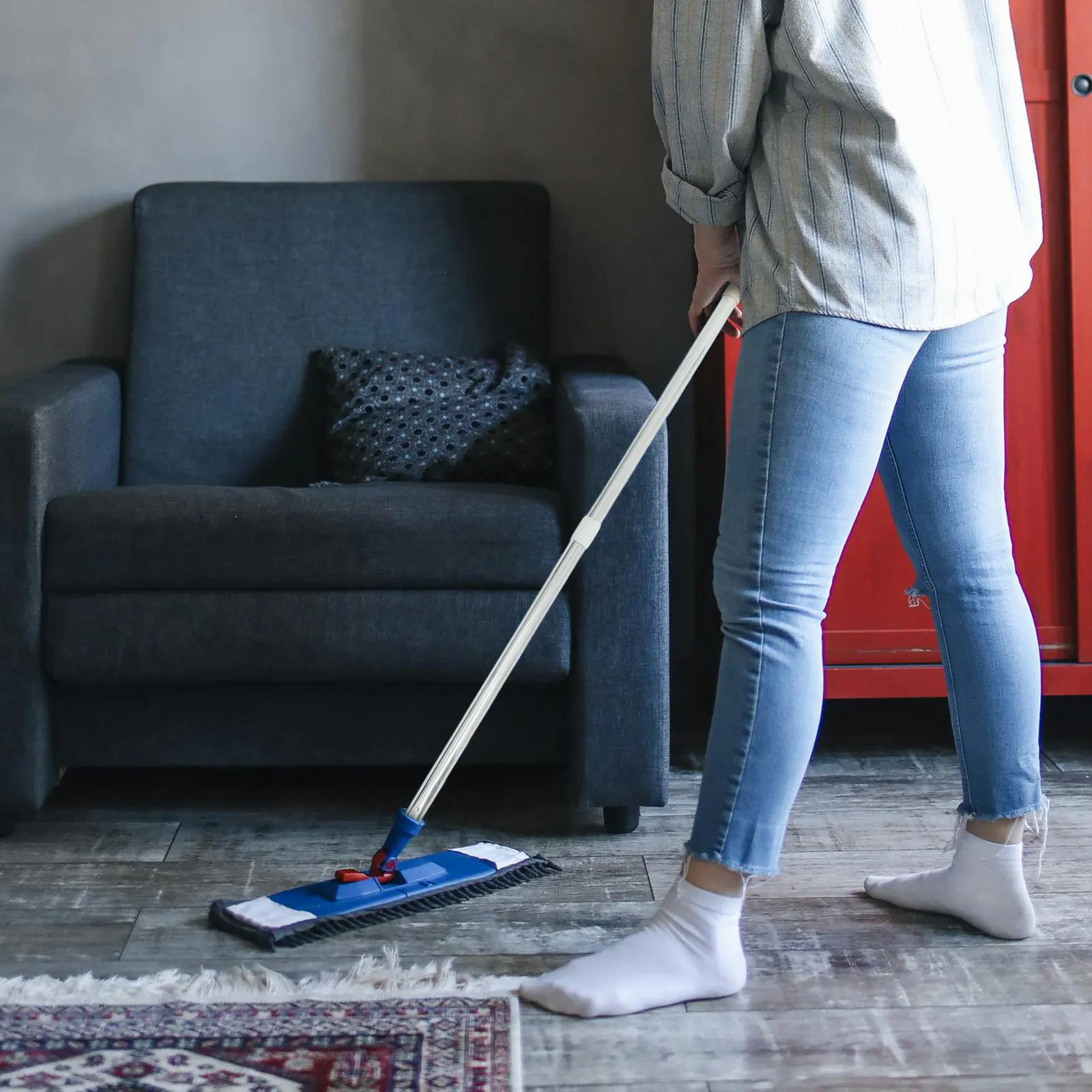 

Heavy-Duty Stainless Steel Mop Handle Two-Section Design Ergonomic Grip Replacement Mop Pole for Household Floor Cleaning