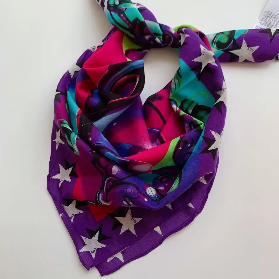 شالات وأوشحة جديدة أنيقة ومتعددة الاستخدامات صغيرة الحجم من إسبانيا للطلب الأصلي للتجارة الخارجية