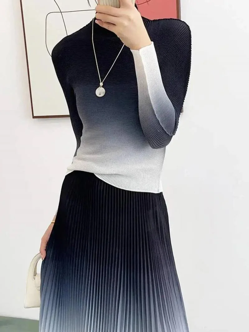 

Casual Women's Pleated Suit Feminine Show Thin T-shirt Skirt Two-piece Fit Fashion Summer 2025 New Arrival RO18