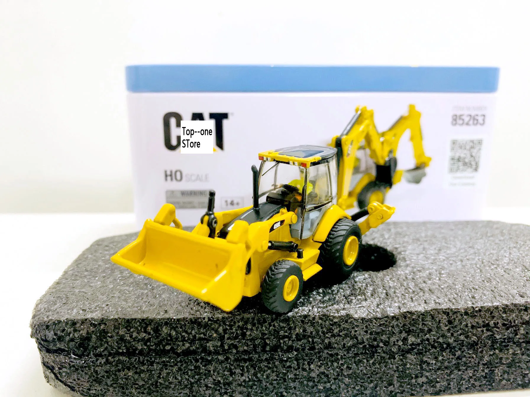 450E Backhoe Loader 1:87 Ho Scale Metal Model By Diecast Masters 85263 NEW