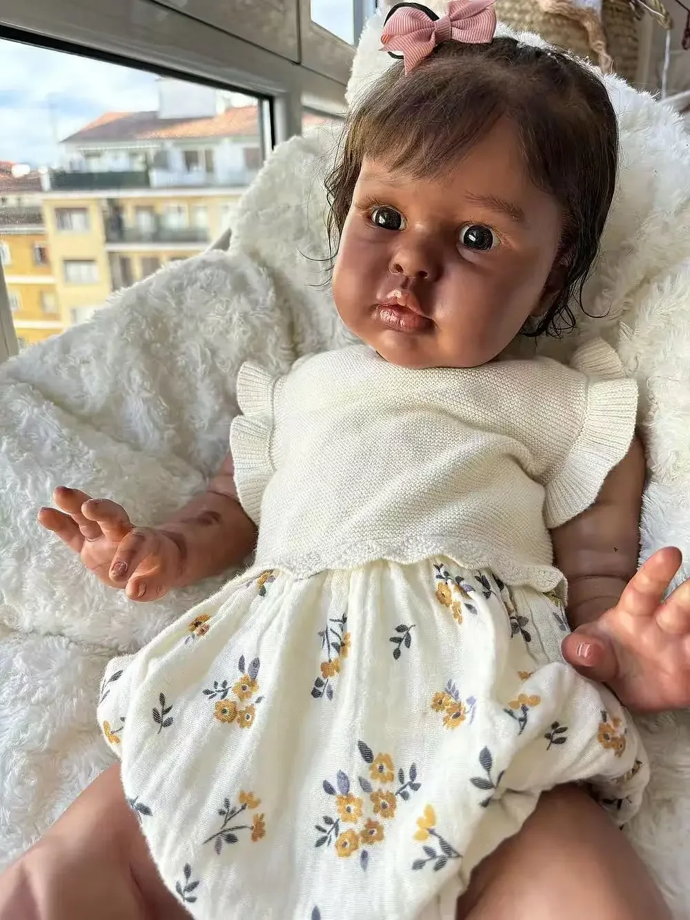 Indywidualna limitowana dostawa 22-calowa lalka Reborn Baby Doll Ellie Ręcznie ukorzenione włosy Czarna skóra Już ukończona lalka