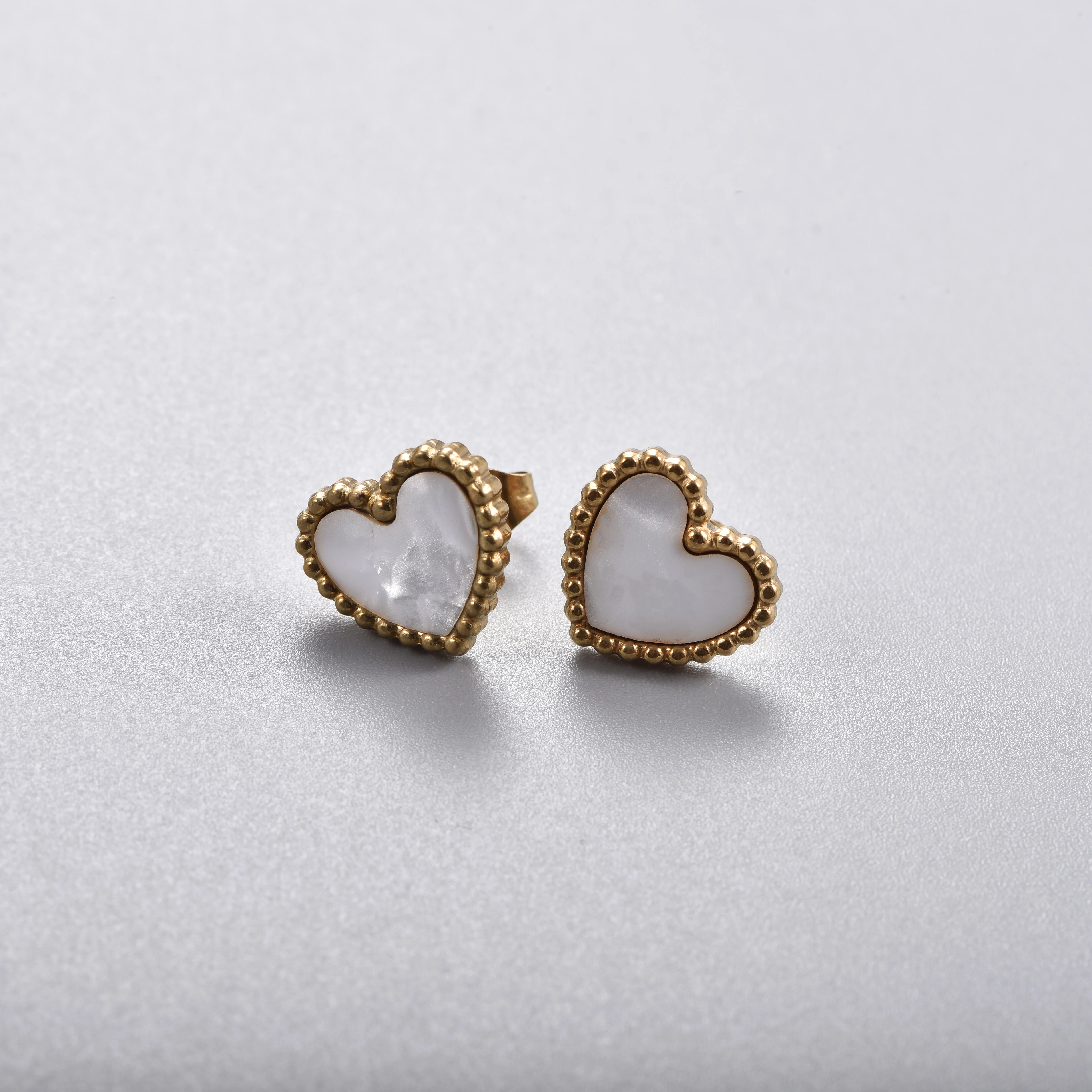 Herzförmige Ohrstecker für Frauen, Liebesohrringe, Hypoallergener Modeschmuck, Alltagsschmuck, Geschenk für Frauen – Detail 3