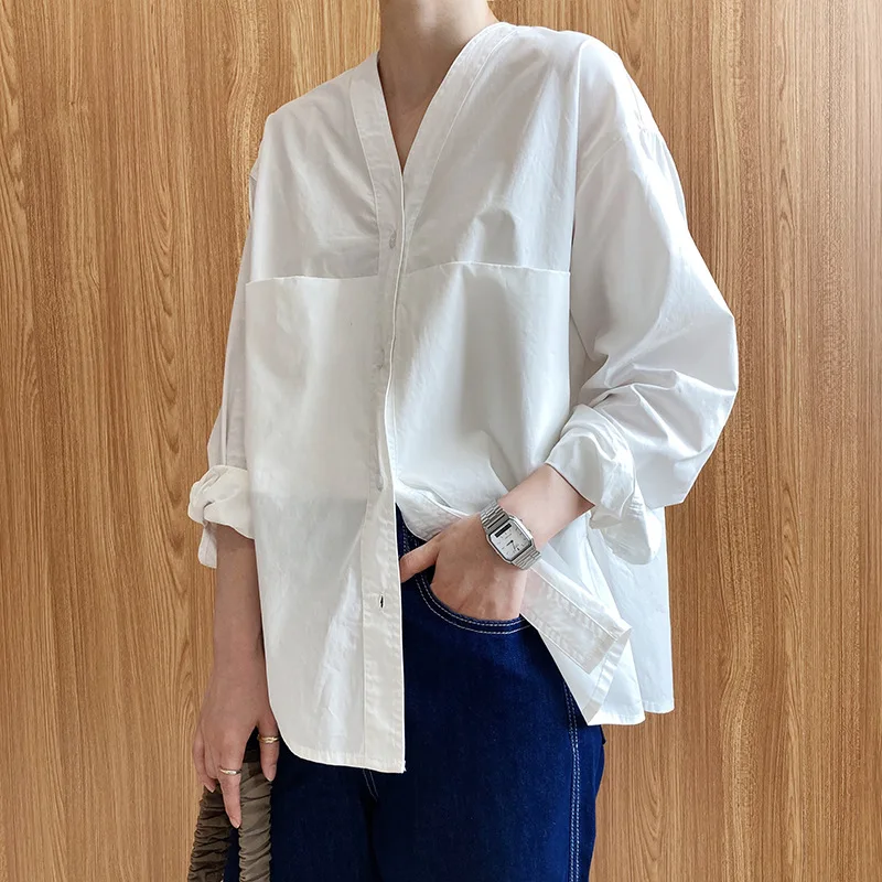 

French Minimalist Long Sleeved V-neck Shirt for Women's 2024 Spring New Design Sense, Niche Lazy Style Shirt
