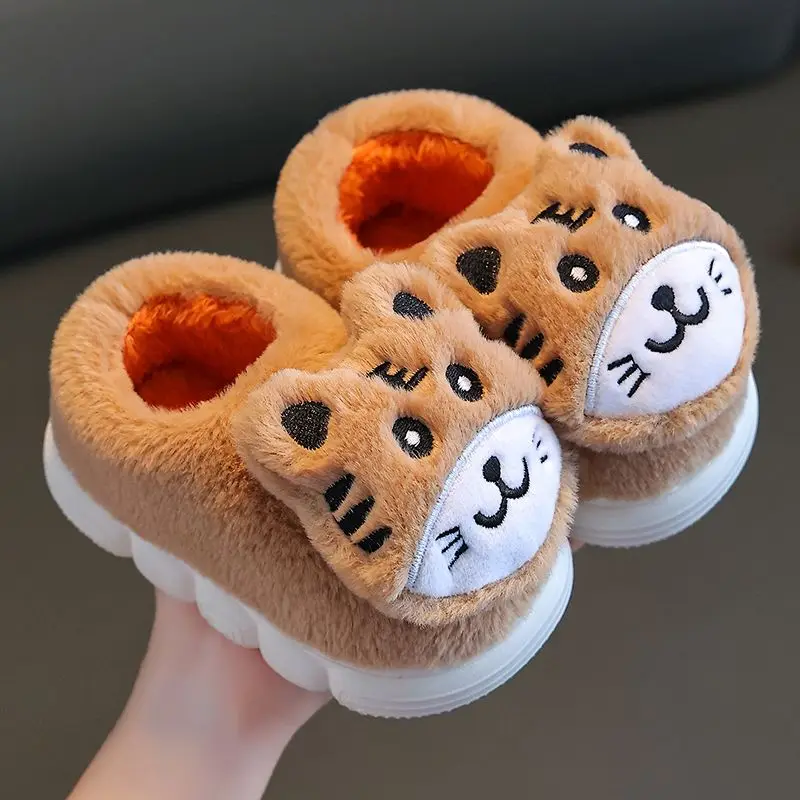 

2026 Winter Kids Cotton Shoes Closed Heel Cartoon Design Warm Indoor Thickened Soft Non Slip Home Footwear for Toddler Girls