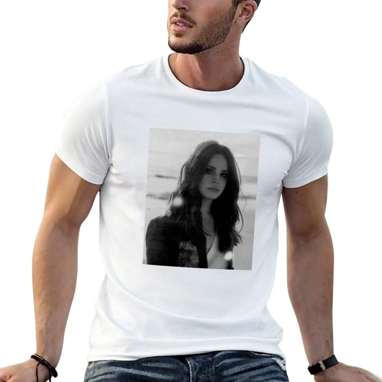 Lana Del Rey portrait at the beach T-Shirt Classic Basic Casual T-Shirt