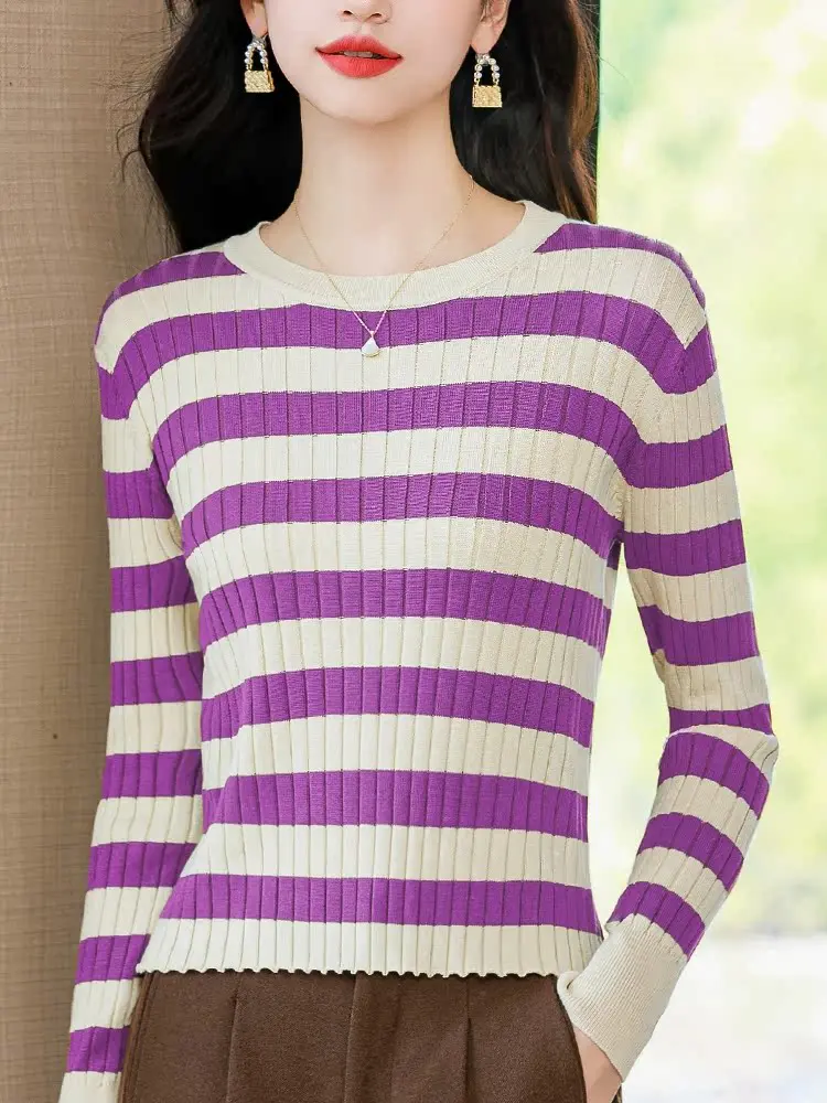 เสื้อไหมพรมถักลายทางสำหรับผู้หญิง แขนยาว ทรงเข้ารูป รุ่นใหม่ประจำปี 2024 เหมาะสำหรับใส่เป็นเสื้อตัวในช่วงฤดูใบไม้ร่วง สไตล์เรียบง่าย เหมาะสำหรับใส่ไปทำงาน