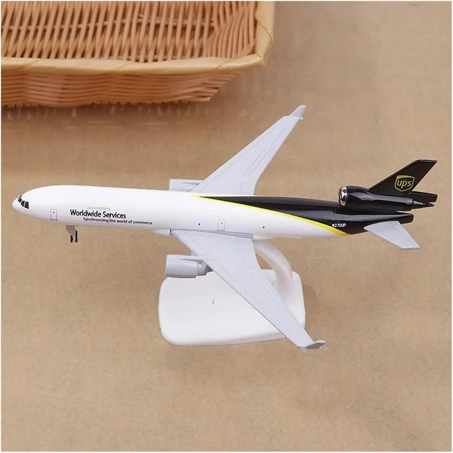

20cm 1/200 Scale UPS Airline MD-11 Airplane Model Die Cast Meta Airplane Model for Model Decoration Collection Alloy Metal Model