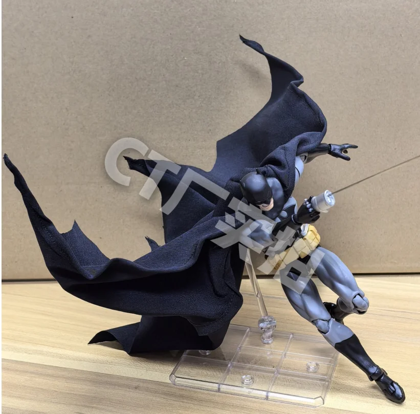 Tersedia Mainan CT Figur Batman Batman Mafex 126 Figur Aksi DC Justice League Hush Figurine Mainan Koleksi The Dark Knight