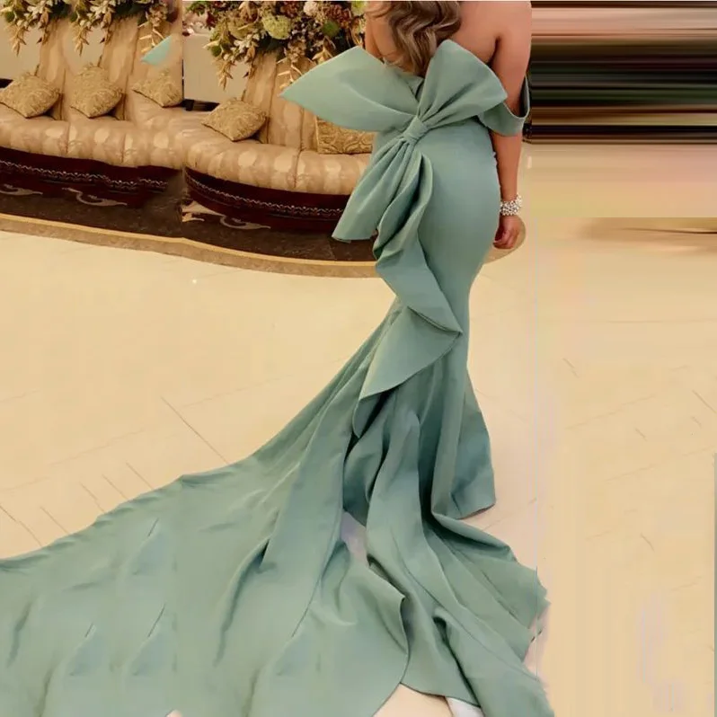Elegancka suknia balowa Sage, bez ramiączek, krój syreny, odkryte ramiona, suknia balowa high couture, kokarda na plecach, długi tren, suknie maxi szyte na miarę.