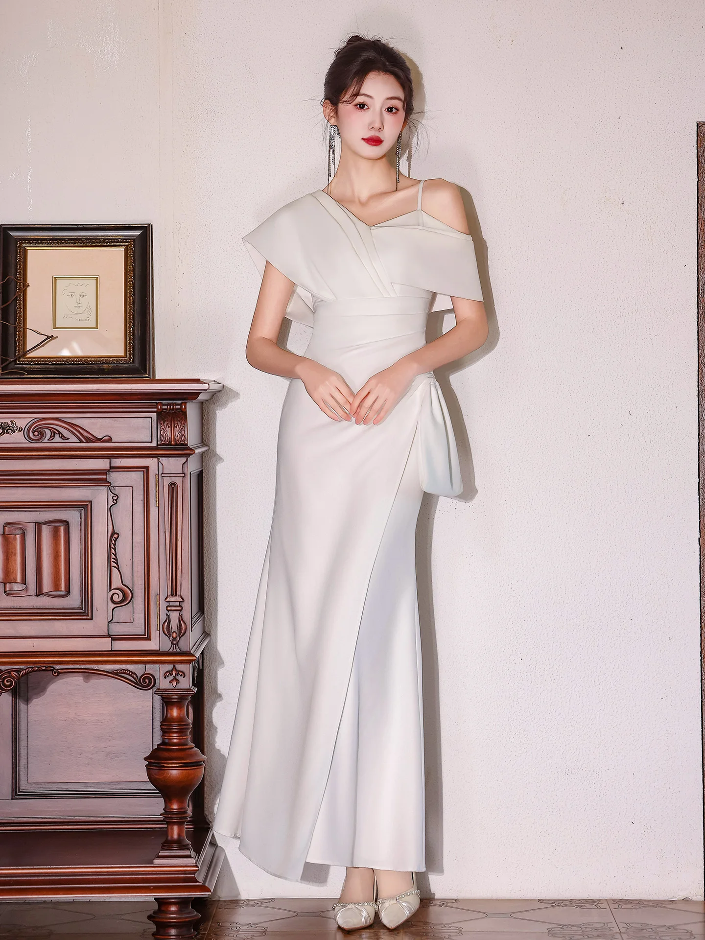 

Ele White Evening Gown Women's High-End Sensation Luxury Tailored Fi Tail Skirt Important Ocns Host Dr