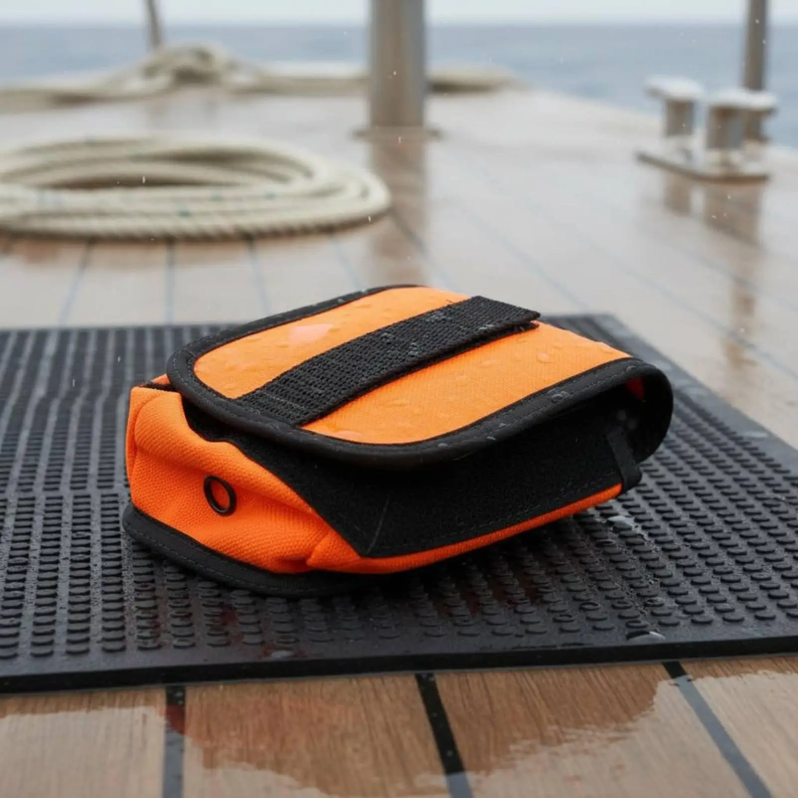 Durable Nylon Diving Weight Pouch Hook and Loop Closure Scuba Accessory for Weight Retention Belt