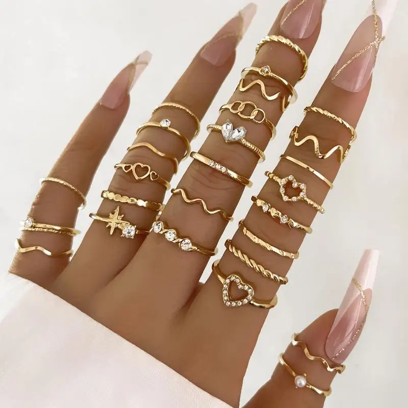 28Pcs Crystal Heart Geometric Knuckle Rings Set for Women Trendy Stackable Finger Ring Set for Vacation Party Dating Wear