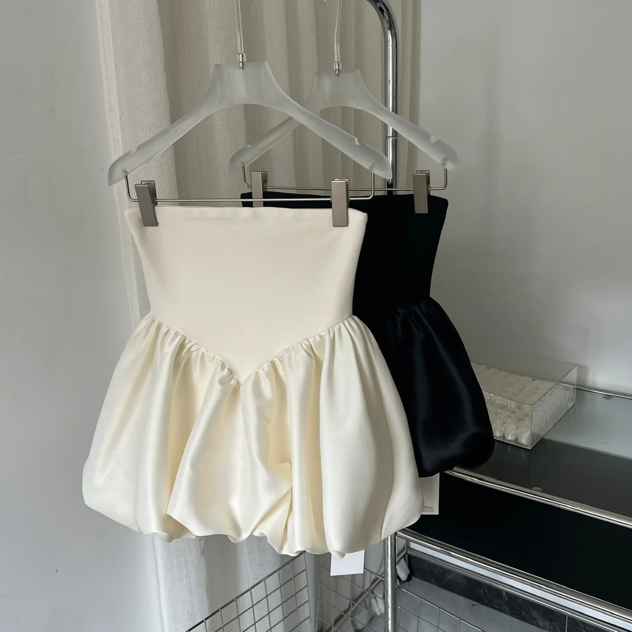 Women's Elegant Strapless Sleeveless A Line Tank Top Lady Summer Streetwear Party Elegant Solid Color Slim Tank Top image 4
