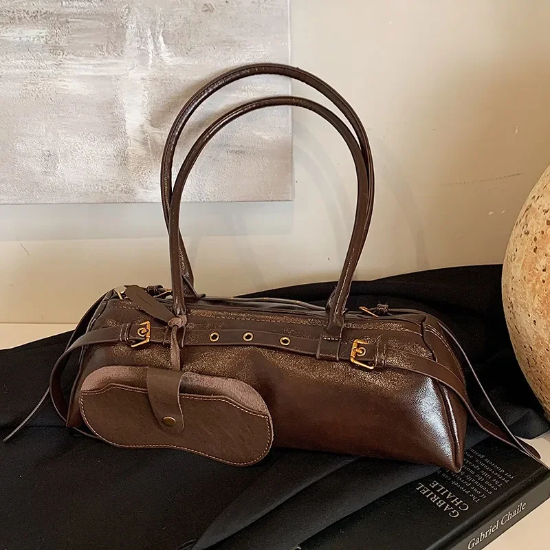 

Autumn and winter British retro small waxed leather texture handbag, fashionable shoulder bag for women.