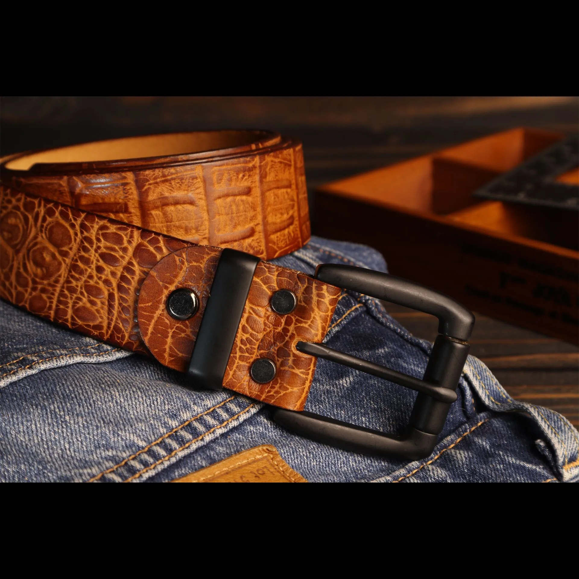 Handcrafted Crocodile Pattern Top-Grain Leather Belt with Alloy Black Buckle for Fashionable Men and Young Adults