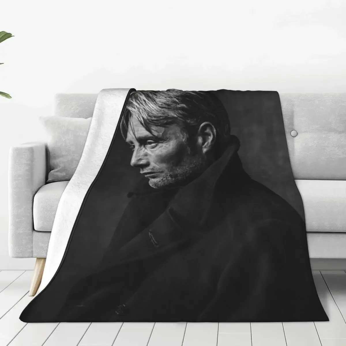 Mads Mikkelsen Blan… - image