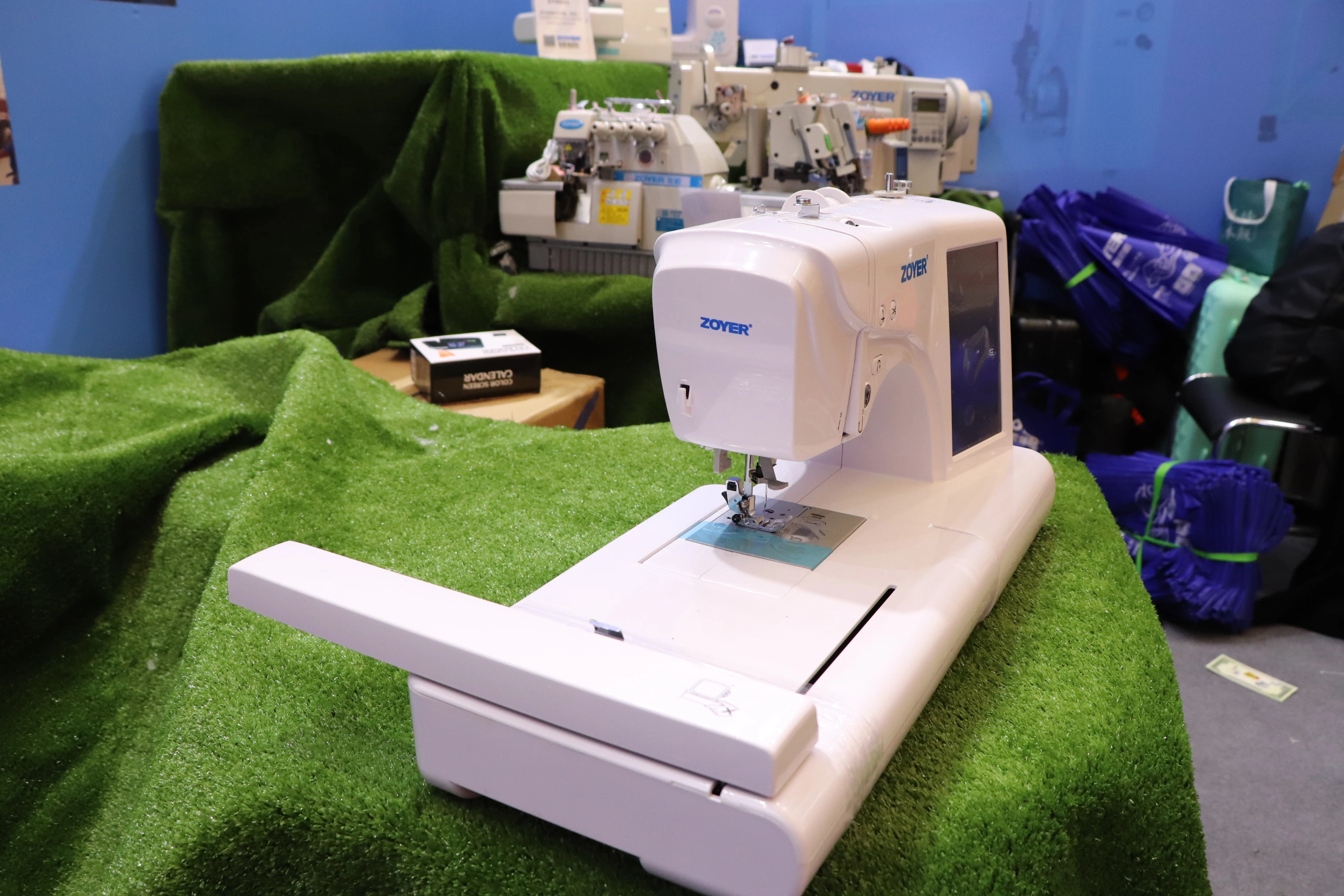 Household Embroidery Machine Touch Screen Built-in Sewing and Embroidery Machine for Home