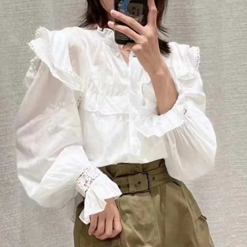 Słodka koronkowa bluzka z rozcięciem, biała, idealna na dojazdy do pracy, bawełniana, jednolita, długa, o prostym kroju dla młodych kobiet.