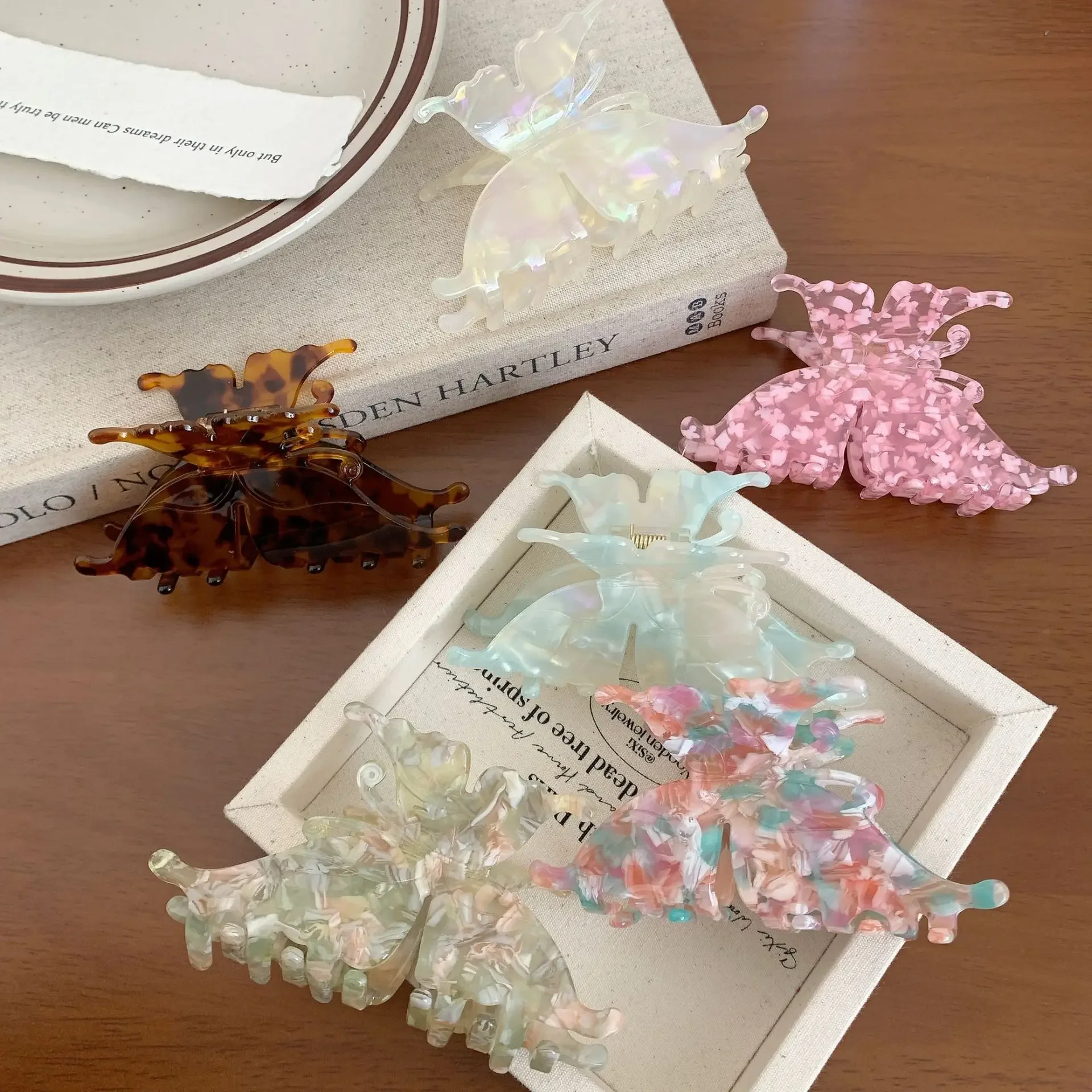 

DuoShang Sweet Elegant Colorful Butterfly Acetate Hair Claw Light Luxury Claw Clip Crab Hair Clip for Women Hair Accessories