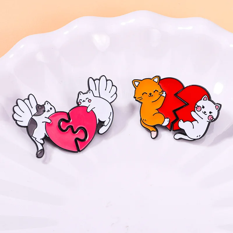 Unisex Creative Couple Love Heart Cat Cartoon Brooch Alloy Pin Badge DIY Clothes Bags Shoes Hat Scarf T-shirt Jeans Decoration