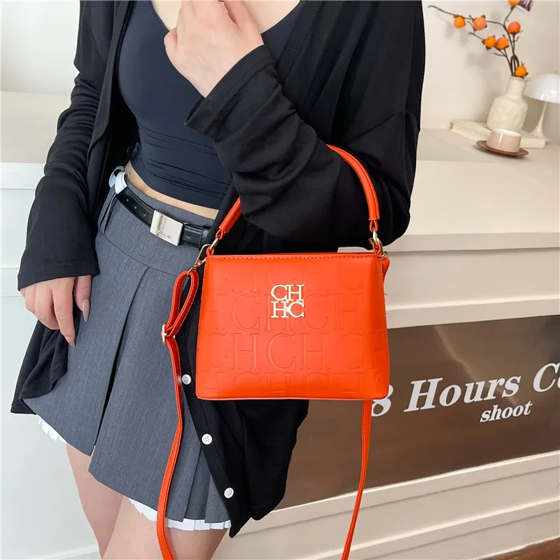 

2025 SS Monogram Underarm Bag, Chic Convertible Top Handle & Crossbody Purse for Women, Versatile Day to Night Tote