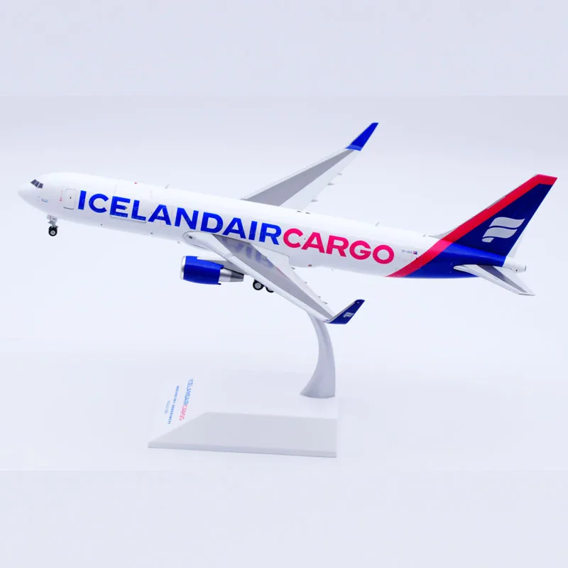 LH2436C Alloy Collectible Plane JC Wings 1:200 Icelandair Cargo 