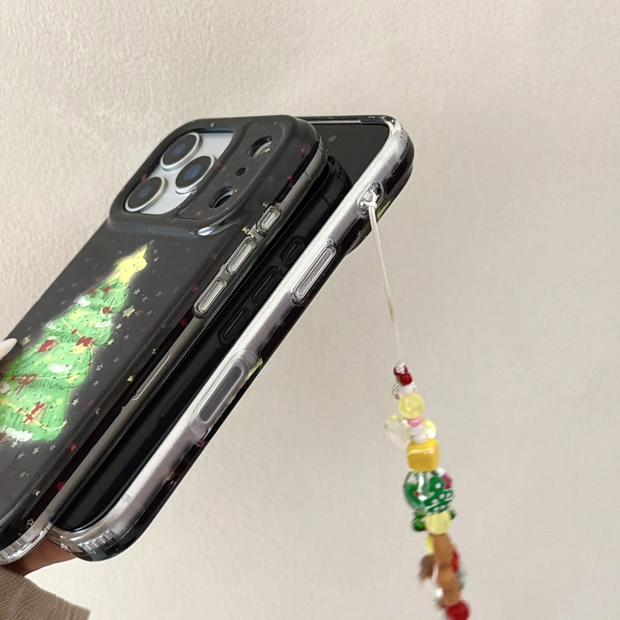 شجرة عيد الميلاد الاحتفالية وأنماط شجرة صغيرة مع حافظة هاتف بسلسلة مطرزة لهاتف آيفون 17 16 15 14 13 Pro Max غطاء هاتف خلفي Capa