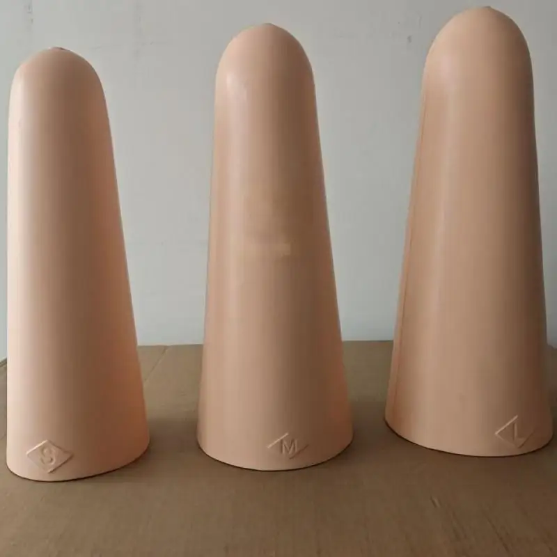 

Внутренняя накладка полости приема нижней ноги протезного аксессуара покрыта губчатым рукавом.