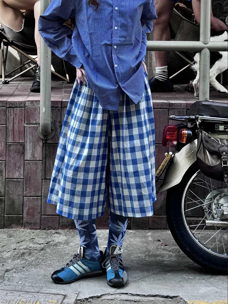 

Blue and white checkered casual seven cropped shorts women autumn loose and versatile simple straight leg wide leg shorts