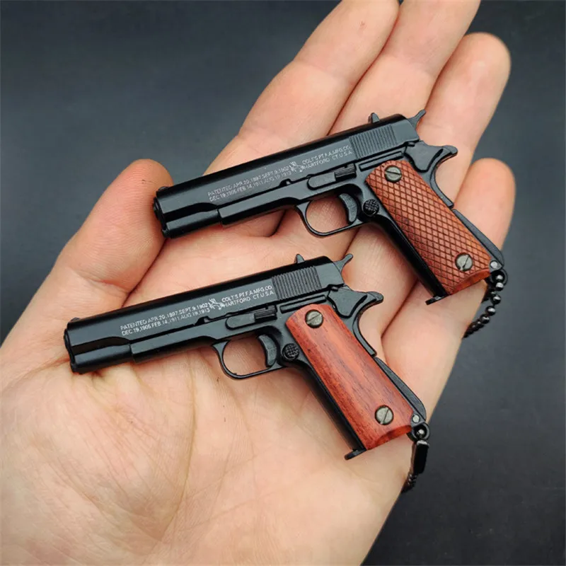 1:3 uchwyt z litego drewna czarny 1911 metalowy brelok z zabawkowy Model pistoletem miniaturowa kolekcja pistoletów ze stopu wisiorek na prezent