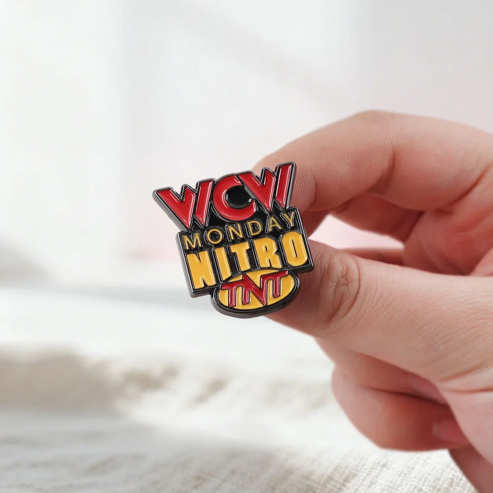 Wcw Monday Nitro Logo Emaille-Anstecknadel, amerikanisches professionelles Wrestling-Fernsehprogramm, Ansteckbrosche, Geschenk für Fans, Abzeichen, Accessoires, Farbe: Col – Detail 4