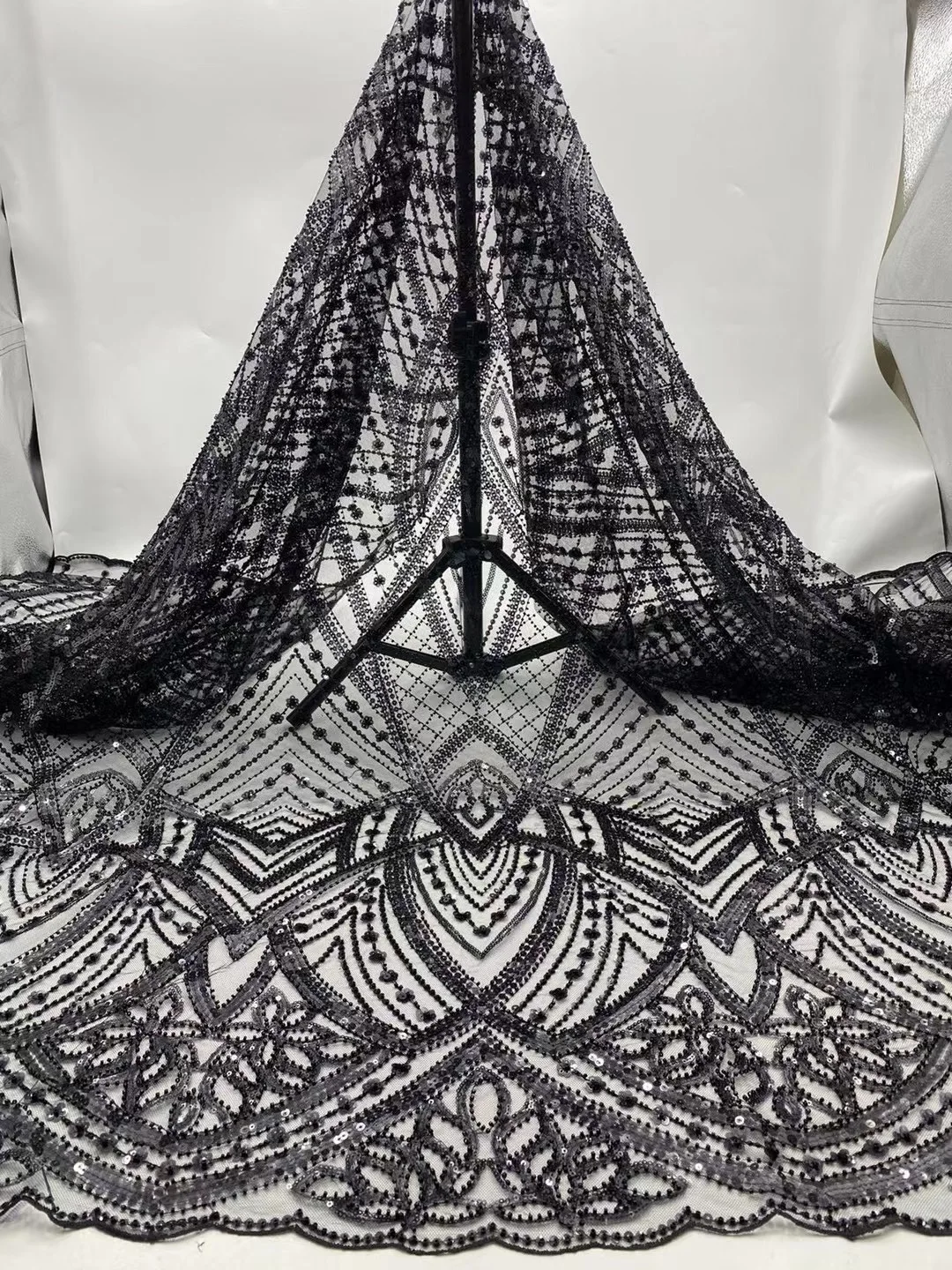 Handmade Luxurious Heavy Sequin Beaded Tulle Lace Fabric 2022 Fashion Black Embroidery French Mesh Lace For Evening Dress Sewing