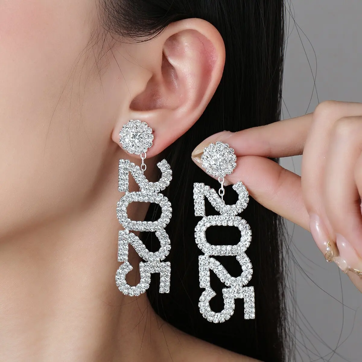 Luxury Rhinestone Year Number 2025 Pendant Earrings Christmas Jewelry for Women Wedding  Crystal Letter Drop Dangle Earrings