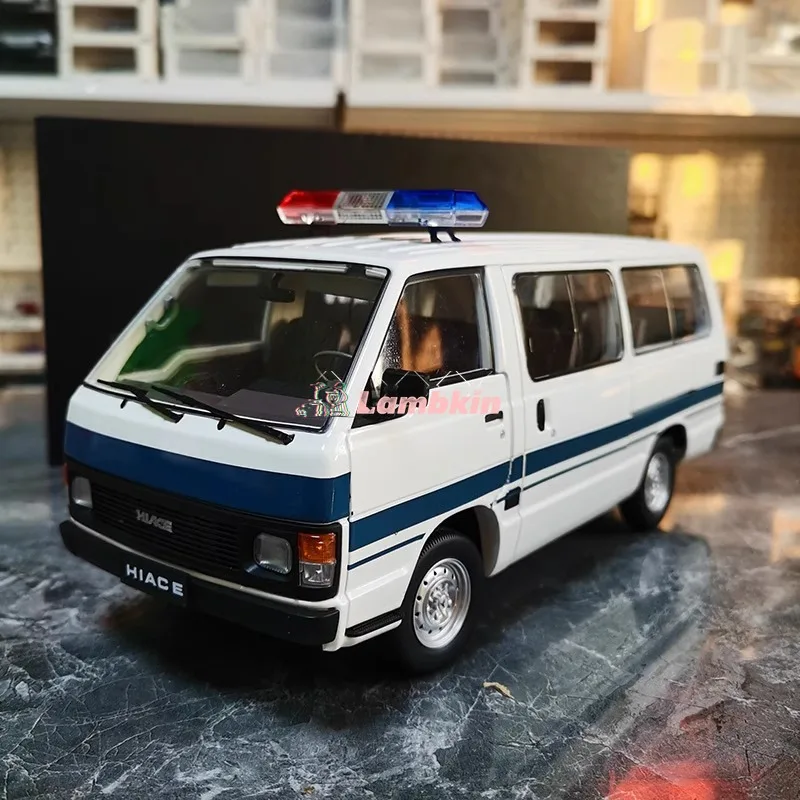 

Original 1/18 Toyot Hiace Van YH50 Alloy Car Model Classic Sentiment Collection Ornament