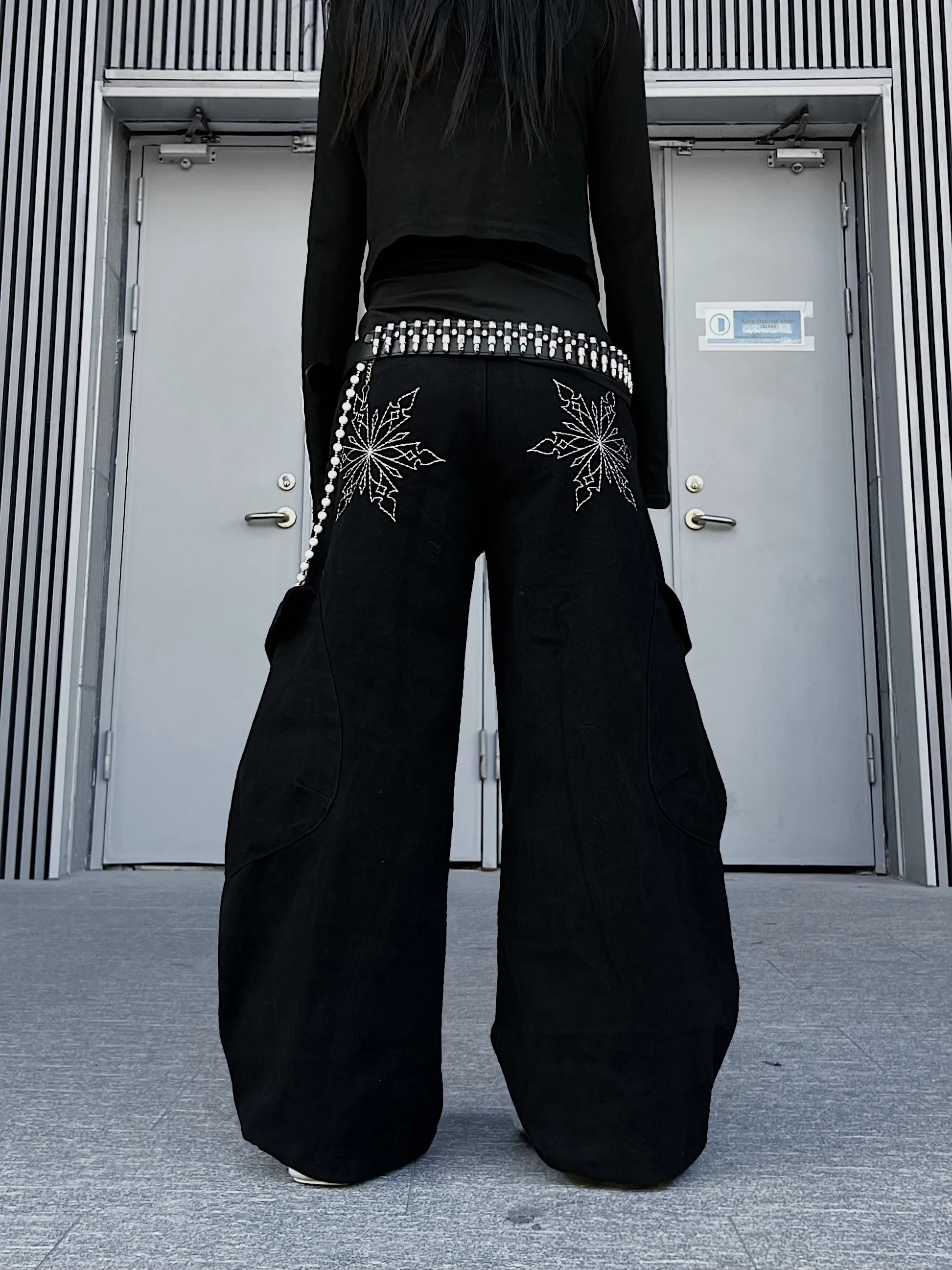 

American Sle Loose Casual Pants with Snowflake Embroidery And Patchwork Knife ape Multi ket Workwear Straight Leg Trou...