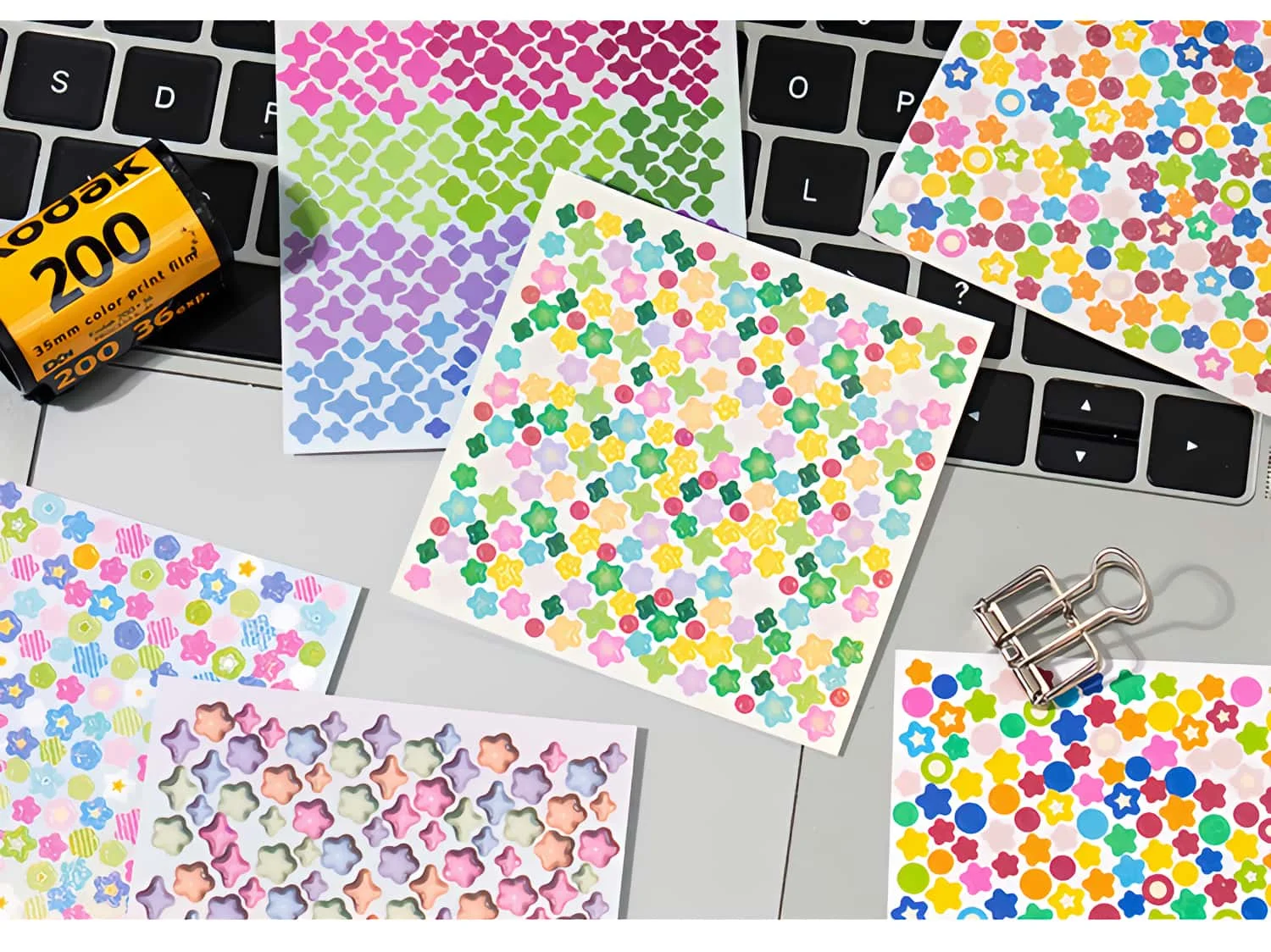 Starstorm 24 Blatt holografisches und mattes Mini-Stickerbuch, 8 x 8 cm, ästhetisches Journaling-Zubehör, Planer, Scrapbooking, Deko-Aufkleber – Detail 18