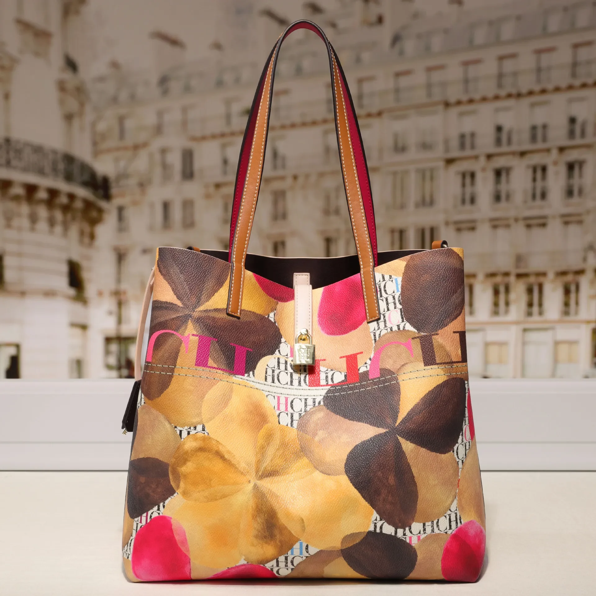 

Chic Fashionable Tote Bag for Women with Letter Logo Trendy Design Solid Color Elegant Leather and Large Capacity Best