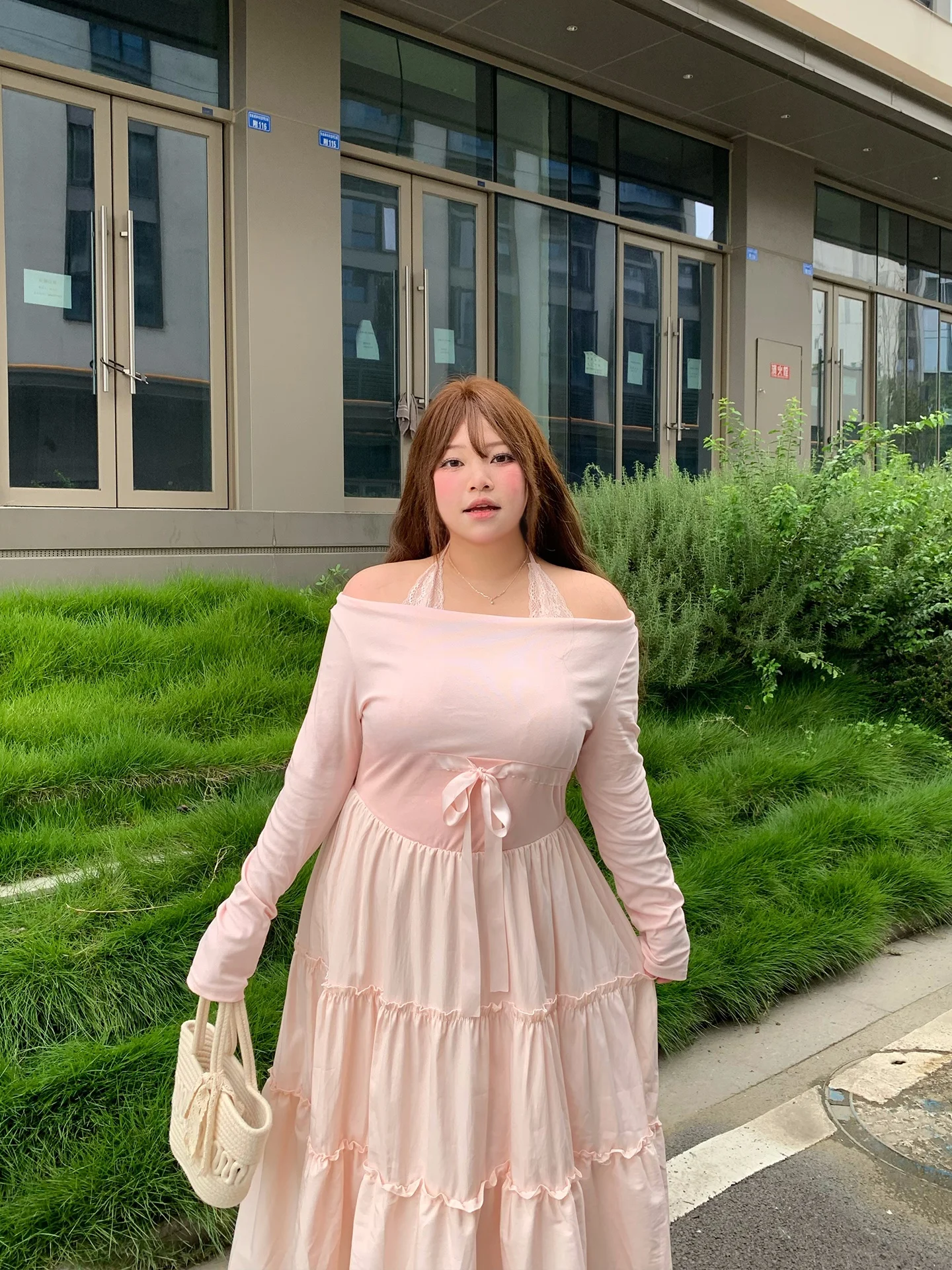 

Французское кружевное платье большого размера на одно плечо с длинным рукавом, пышной юбкой и поясом для повседневной носки