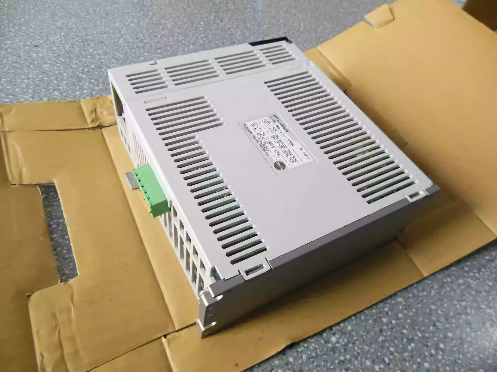 New MR-J2-100CT Ser…