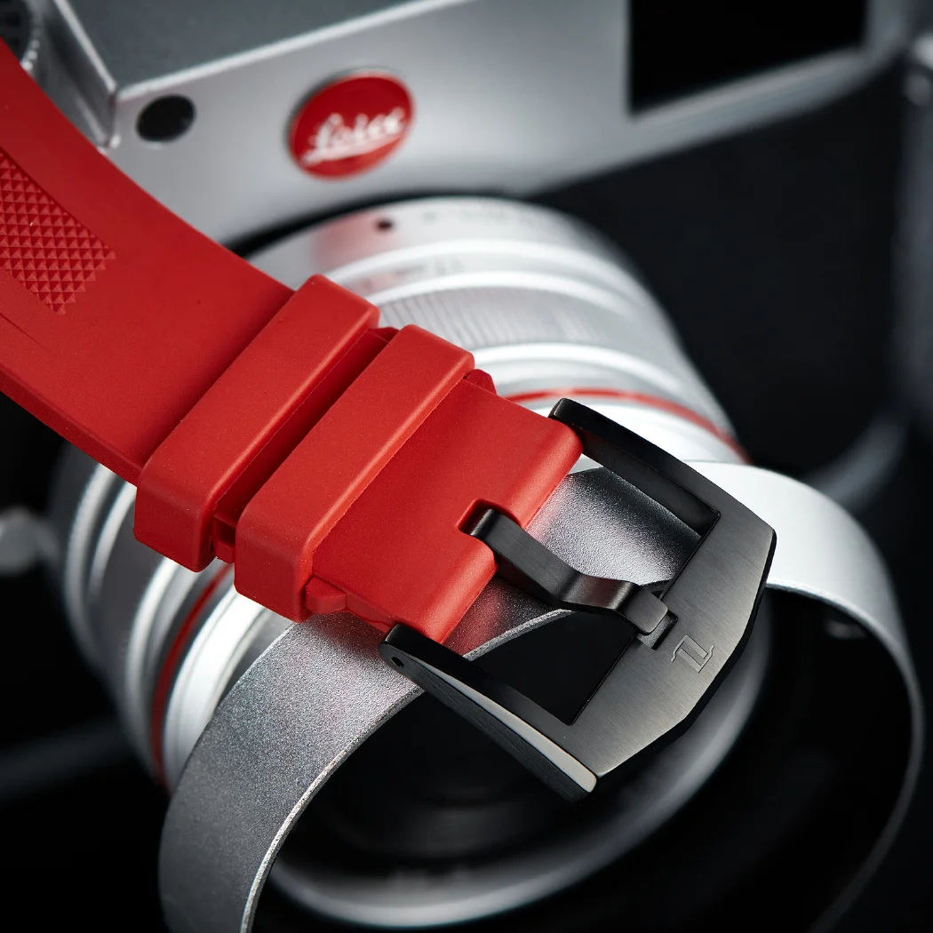 مستطيل العلامة التجارية الرجال التلقائي الميكانيكية ساعة الموضة الهيكل العظمي مضيئة النبيذ برميل ألياف الكربون حالة المطاط حزام مقاوم للماء EM