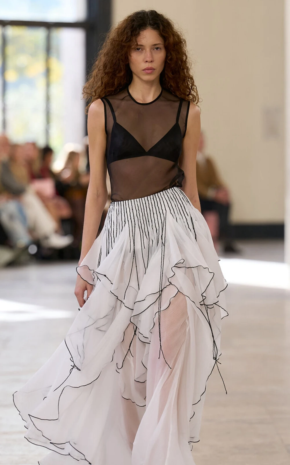 فستان سهرة أنيق جديد لعام 2026 فستان حفلات نسائي رائجة البيع فستان كوكتيل عصري من الحرير الأحمر تنورة حفلات صيفية مصنوعة حسب الطلب من الشيفون