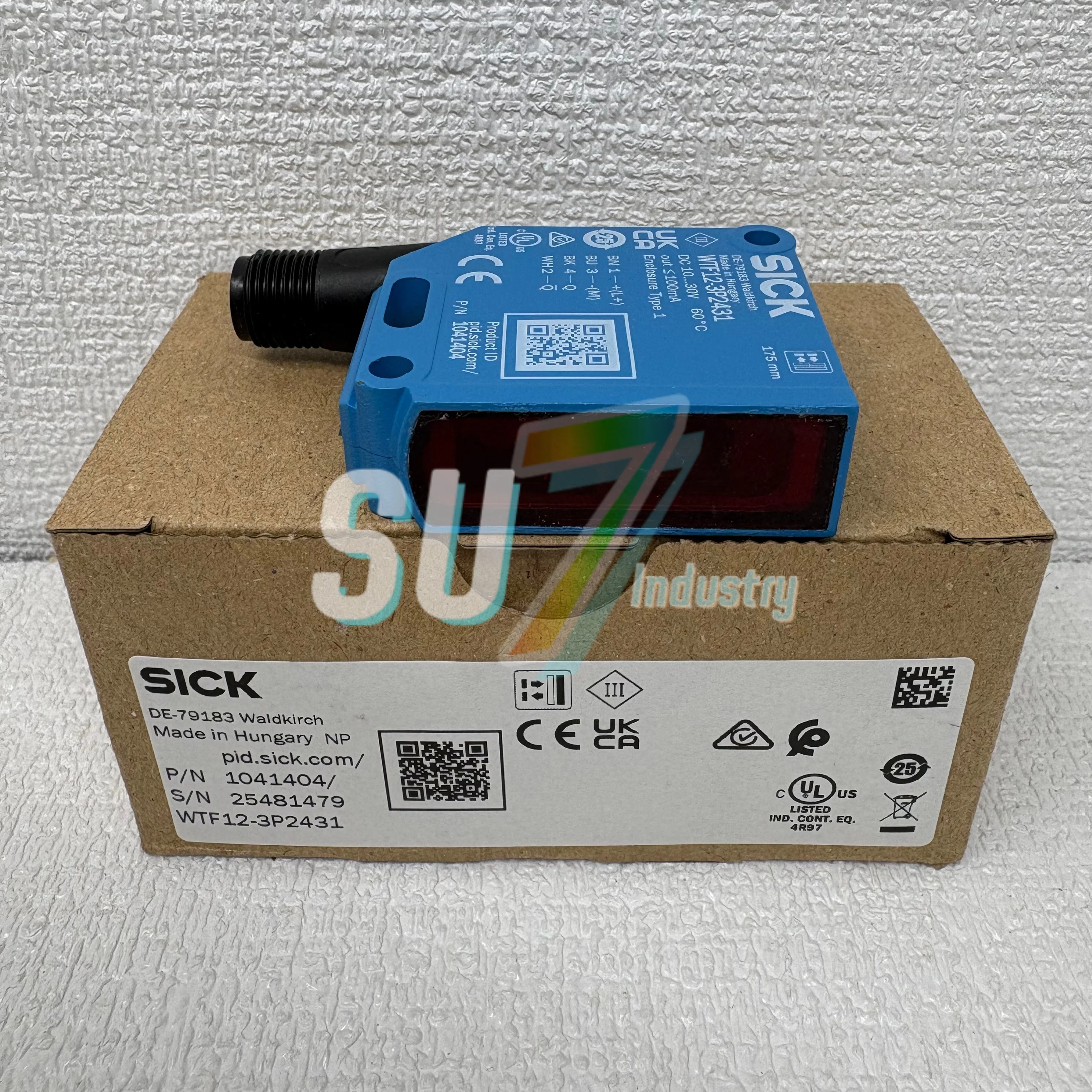 

WTF12-3P2431 1041404 Фотоэлектрический датчик 100% НОВЫЙ