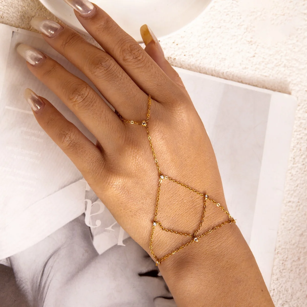 Minimalistische runde Zirkon-Fingerarmbänder aus Edelstahl für Damen und Herren, geometrischer ovaler Kristall-Blumenring, Armreif, Hochzeitsschmuck – Detail 11