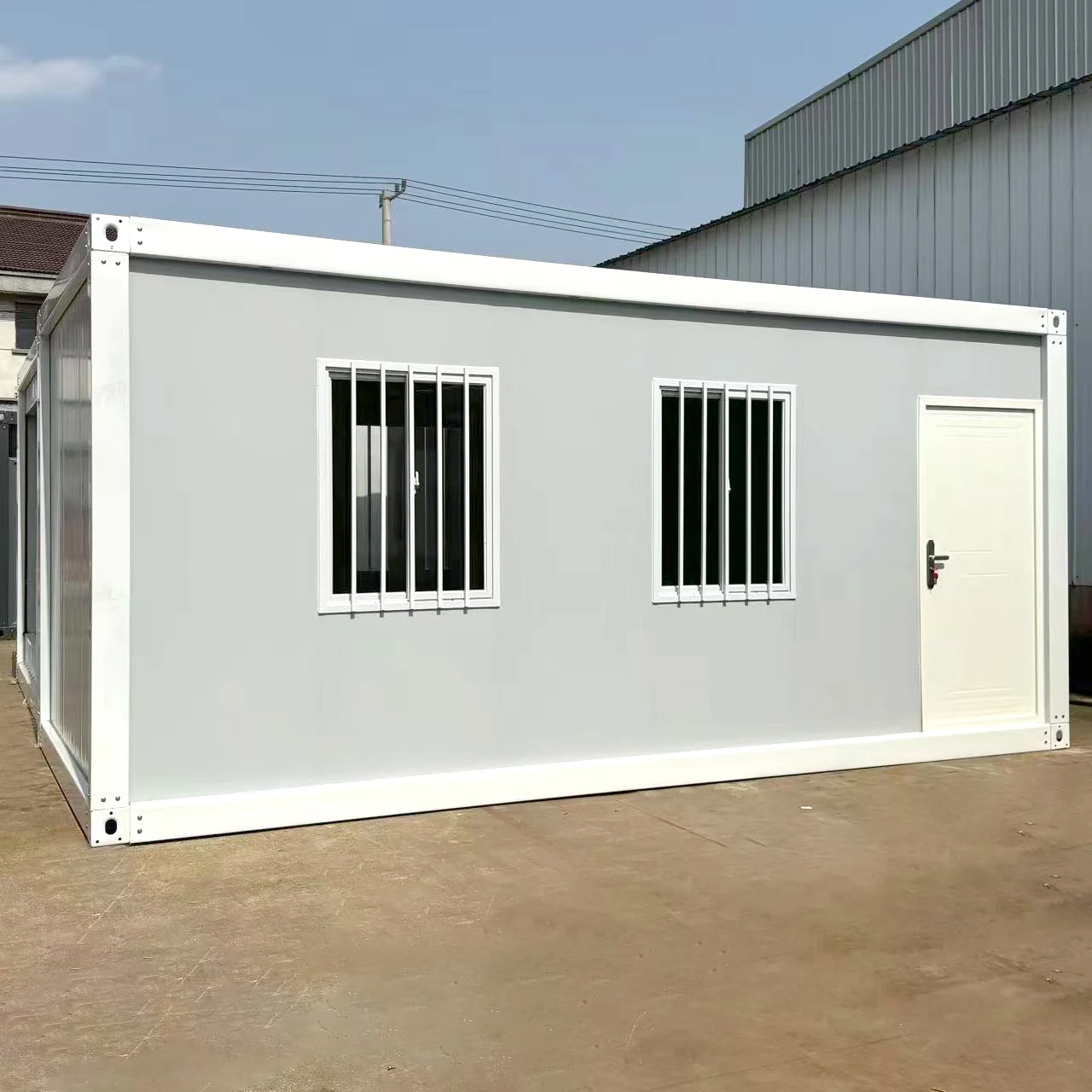 20ft Luxury Modular Prefabricated Container Home Durable Steel Sandwich Panel Construction Ideal For Hotel Apartment Use