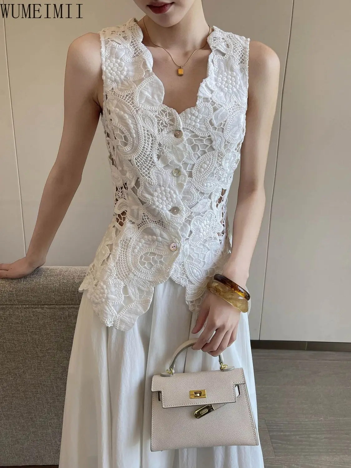 French white V-neck sleeveless heavy industry vest women's summer new waist thin lace hollow top vest